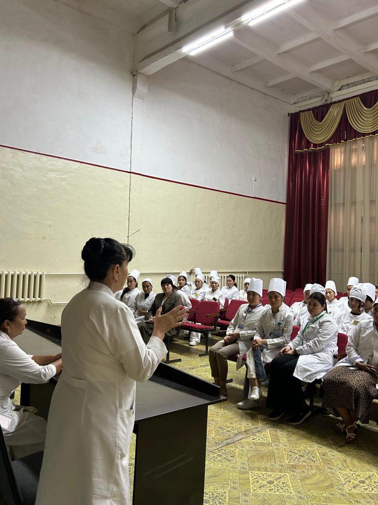 "Қазым үйде - қылығы түзде"